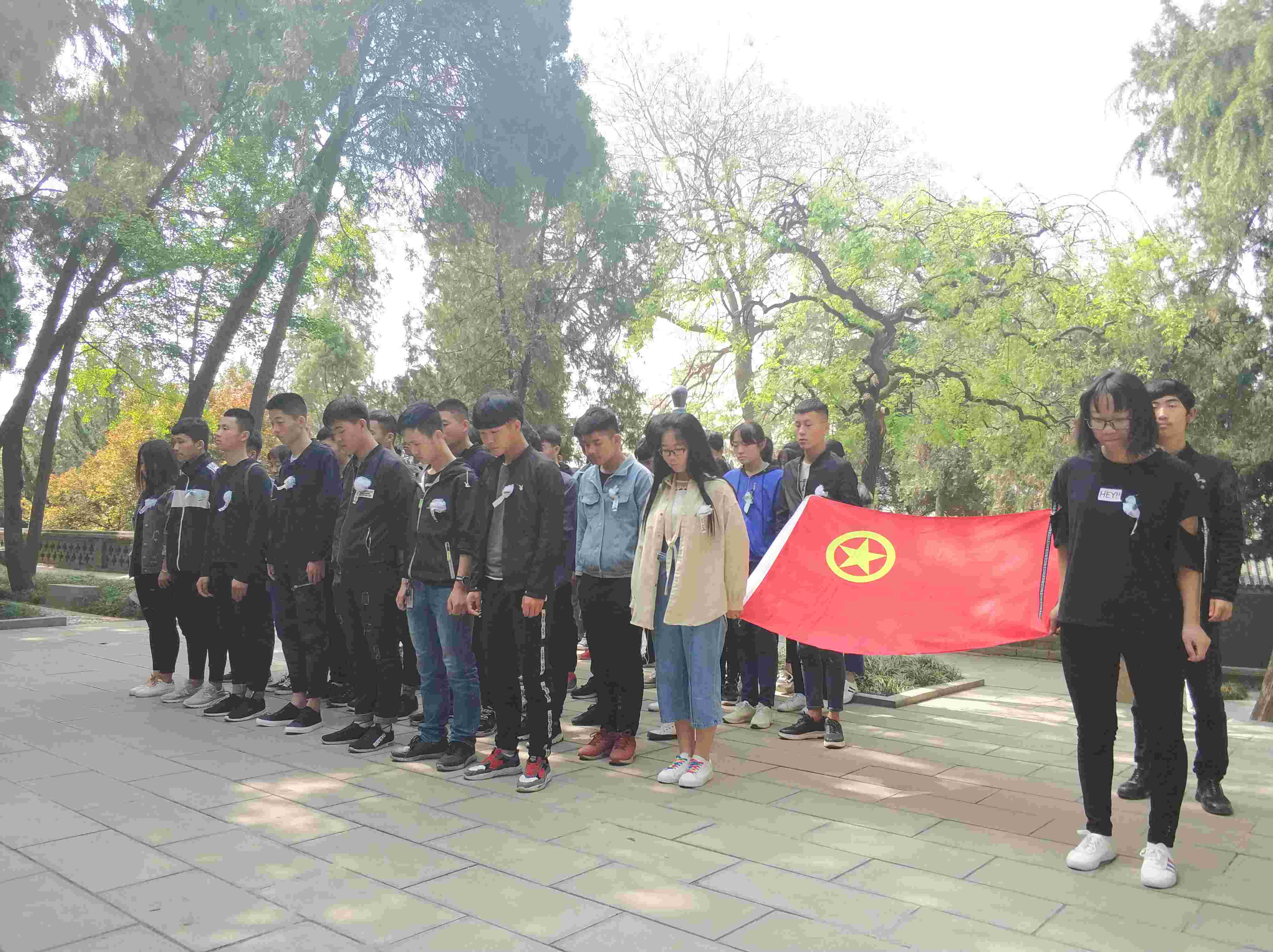 缅怀革命先烈，弘扬民族精神
