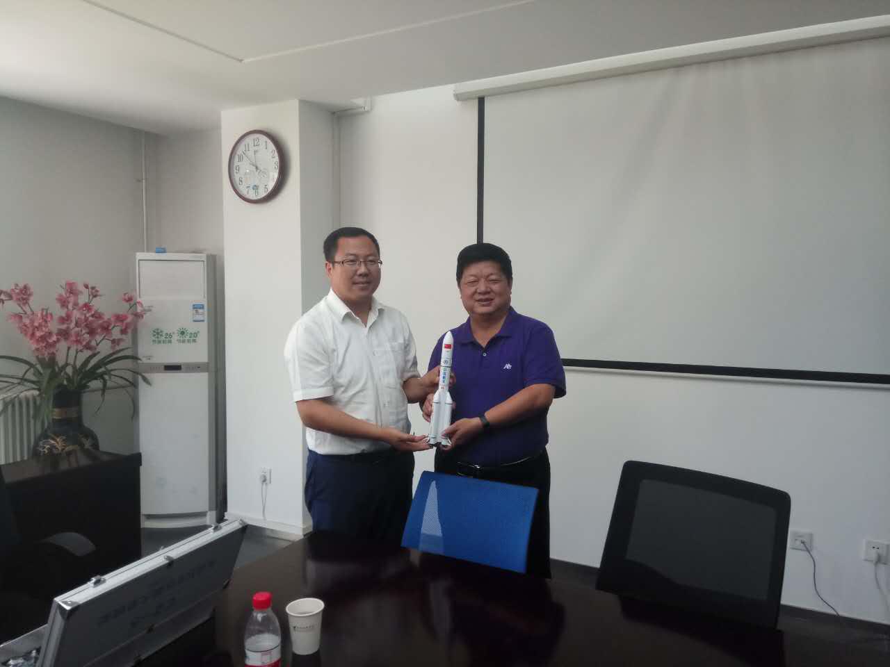  加强考察学习  拓展发展思路—记赴西安技师学院考察学习