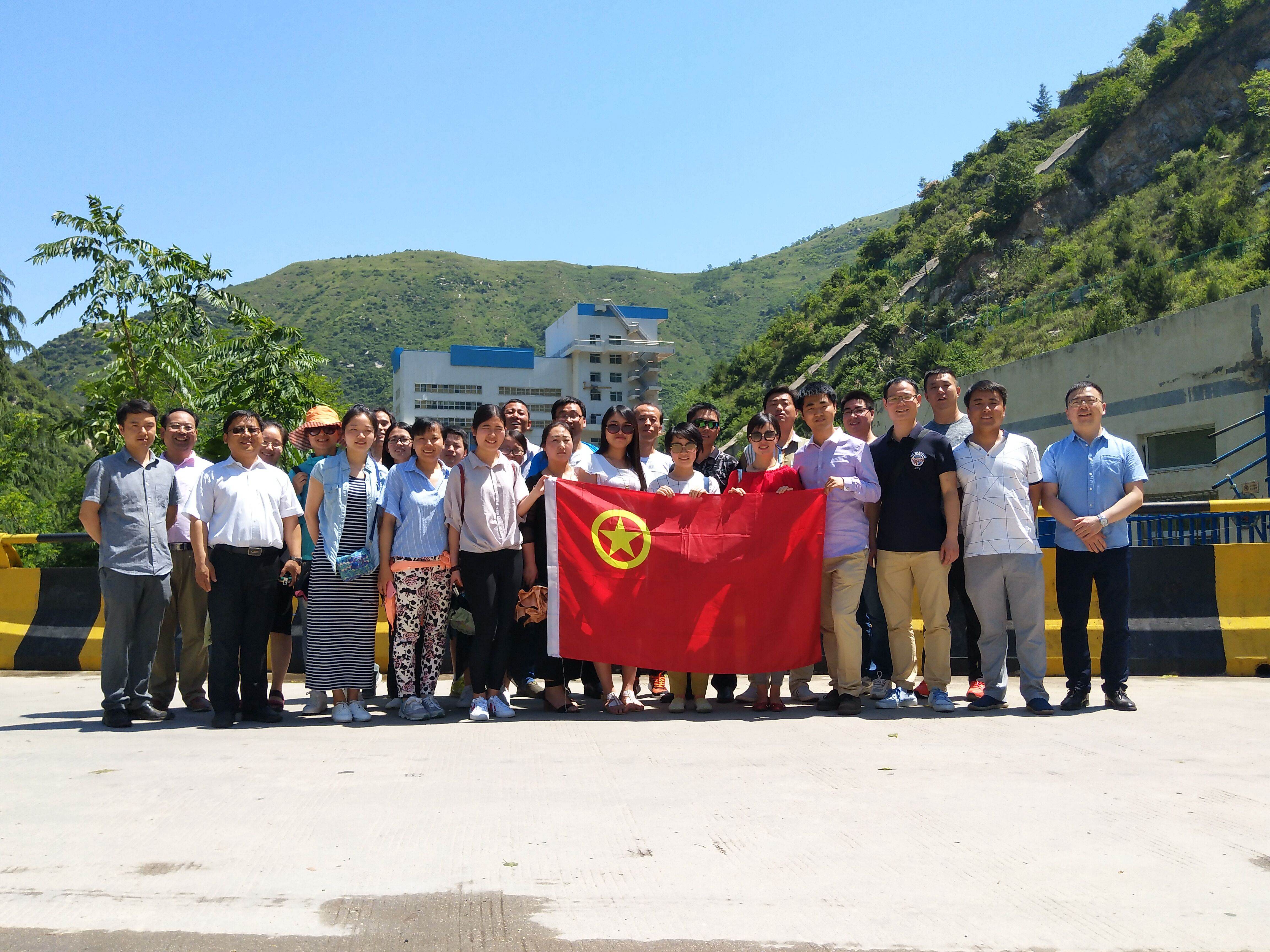 我校组织团员青年参观试车活动