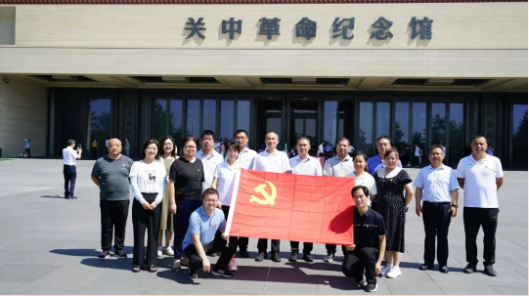 学校多部门联合开展主题党日活动