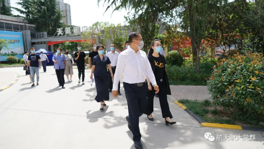 航天基地教育局疫情防控专家组一行前往我校开展开学前疫情防控和复课工作督导检查